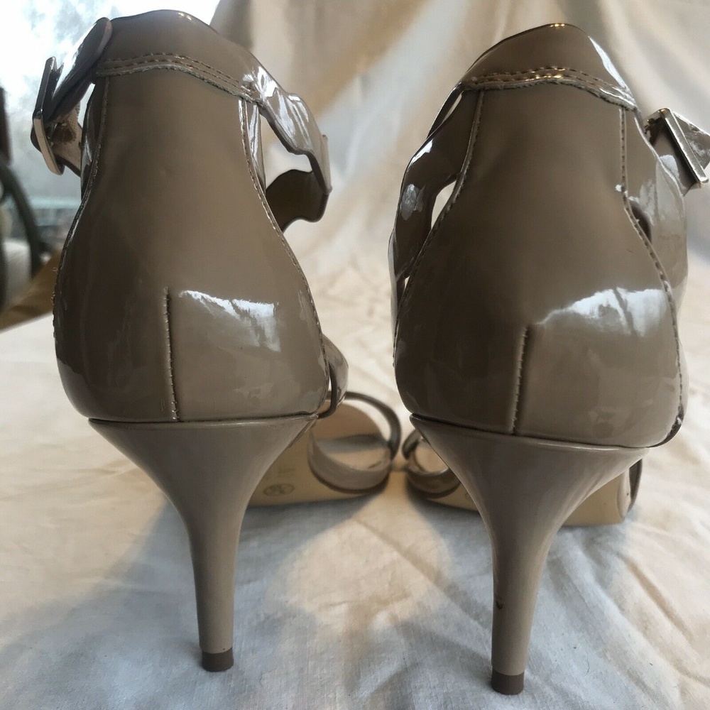 Chinese Laundry 9M Patent Leather Tan 3” Heel EUC - Picture 5 of 8